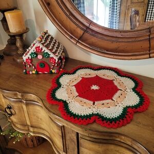 Gingerbread house & centerpiece